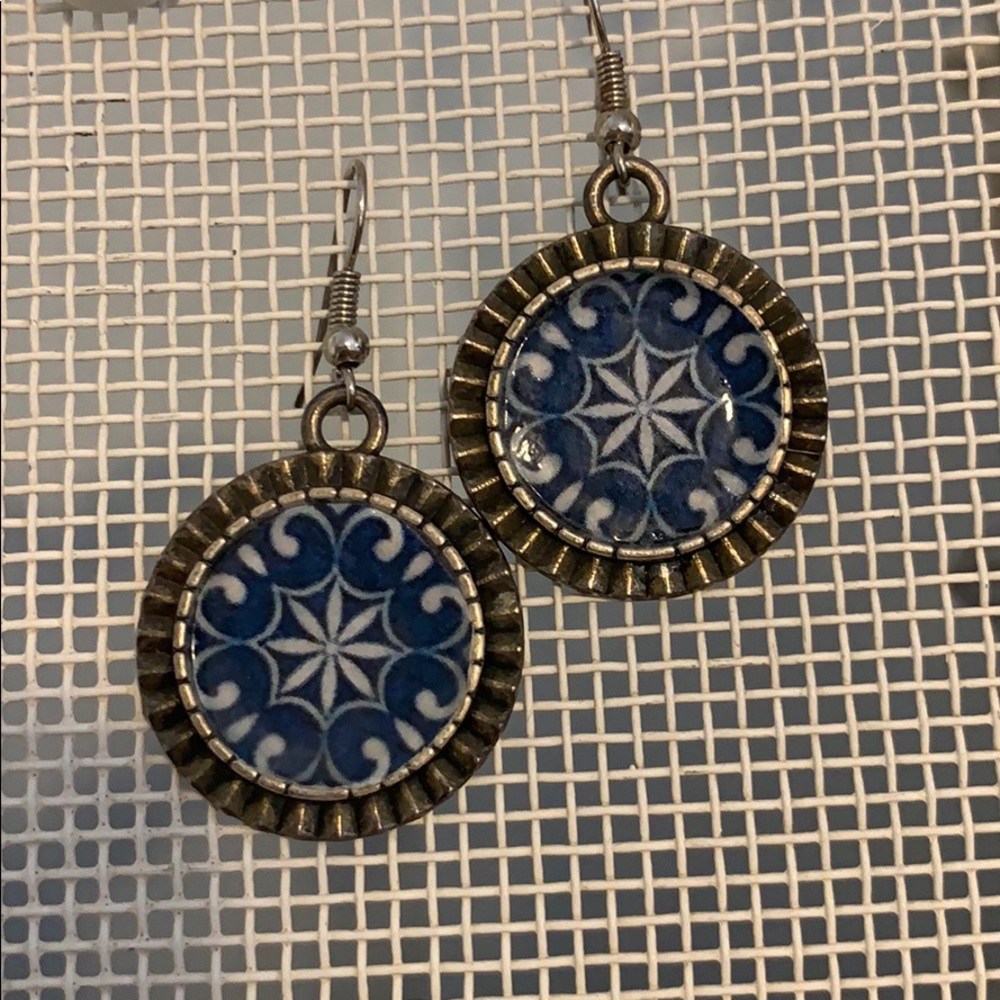 ✨2/$16✨Blue Medallion Earrings🦋